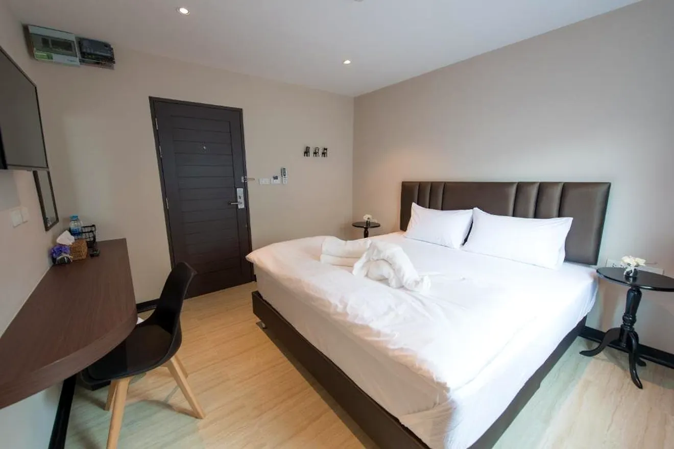 Economy Double Room with king bed at Let's Zzz Bangkok
